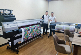 Mimaki UJV100 и Mimaki CG-130SRIII установлены на предприятии в Андижане